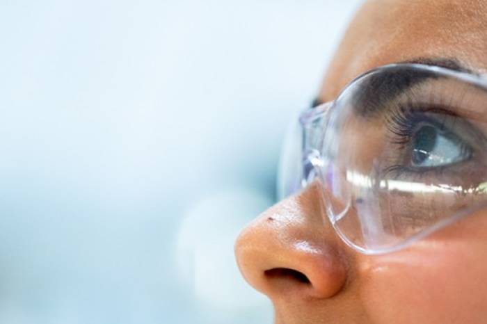 📝 Protección ocular y facial en la industria: cómo elegir el EPP correcto y evitar accidentes